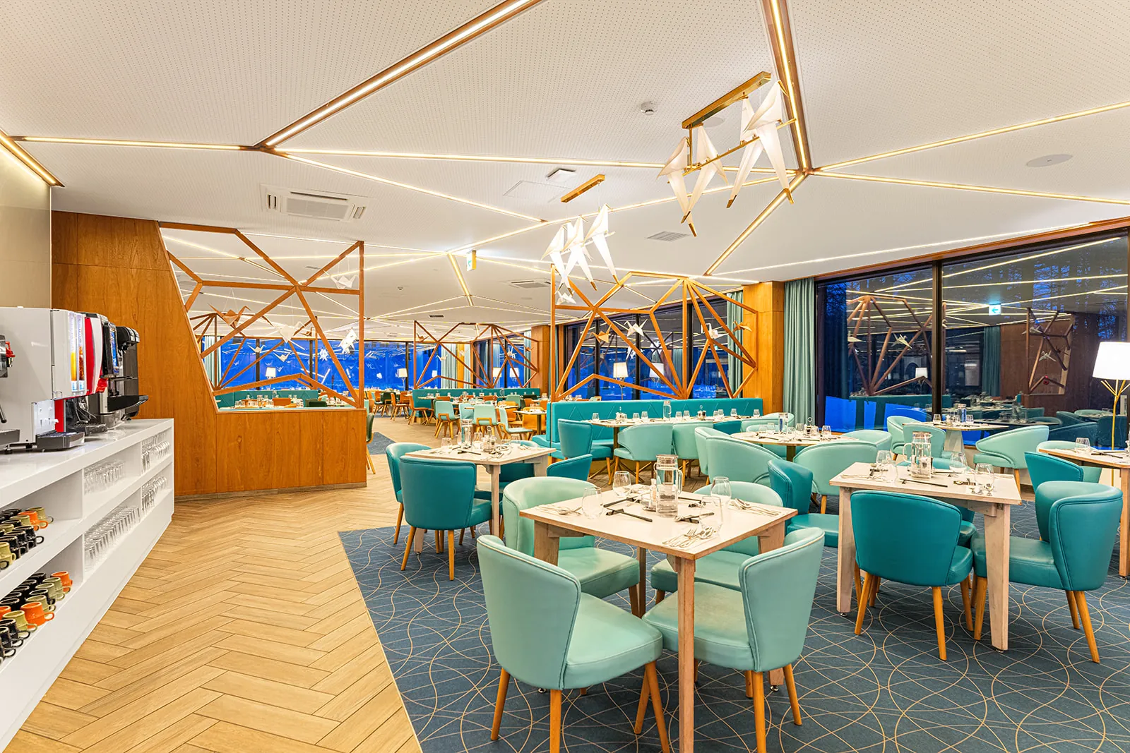Teal dining zone with geometric ceiling lights in the Daichi restaurant, Club Med Sahoro