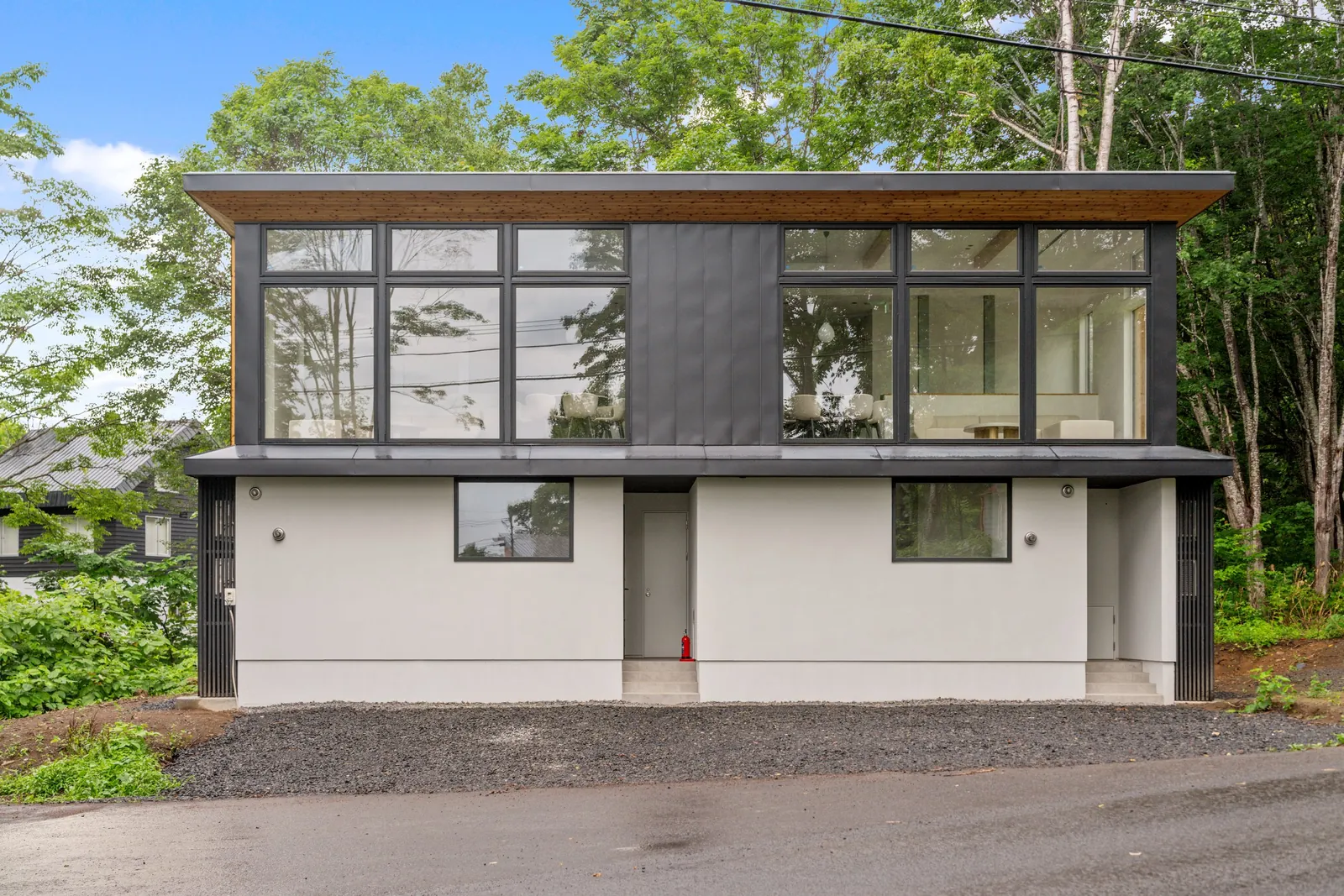Front elevation of Hanazaki Royal Town, Niseko