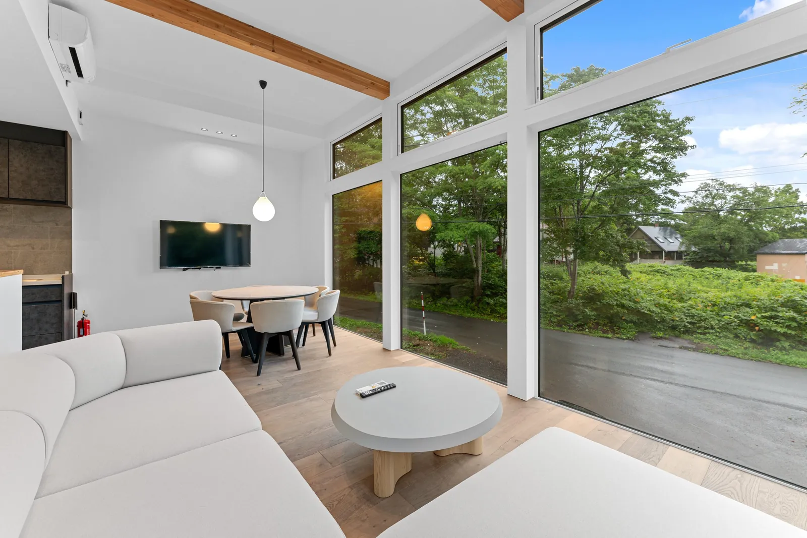 Living room with forest view at Hanazaki Royal Town