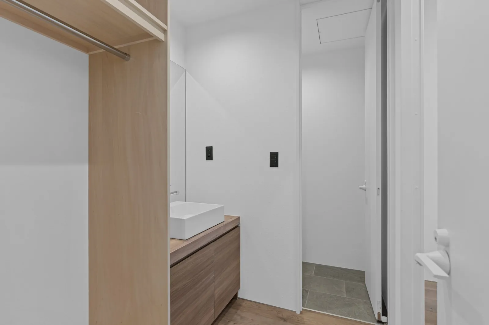 Vanity area at Hikari Hanazaki