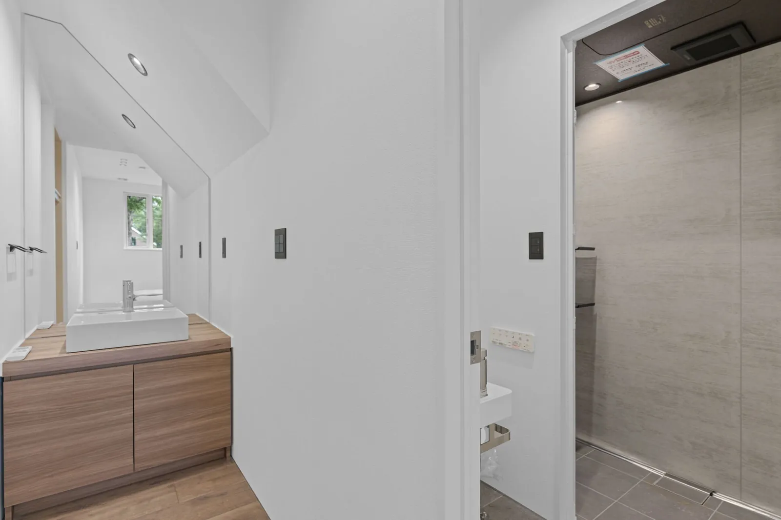 Washroom at Hikari Hanazaki