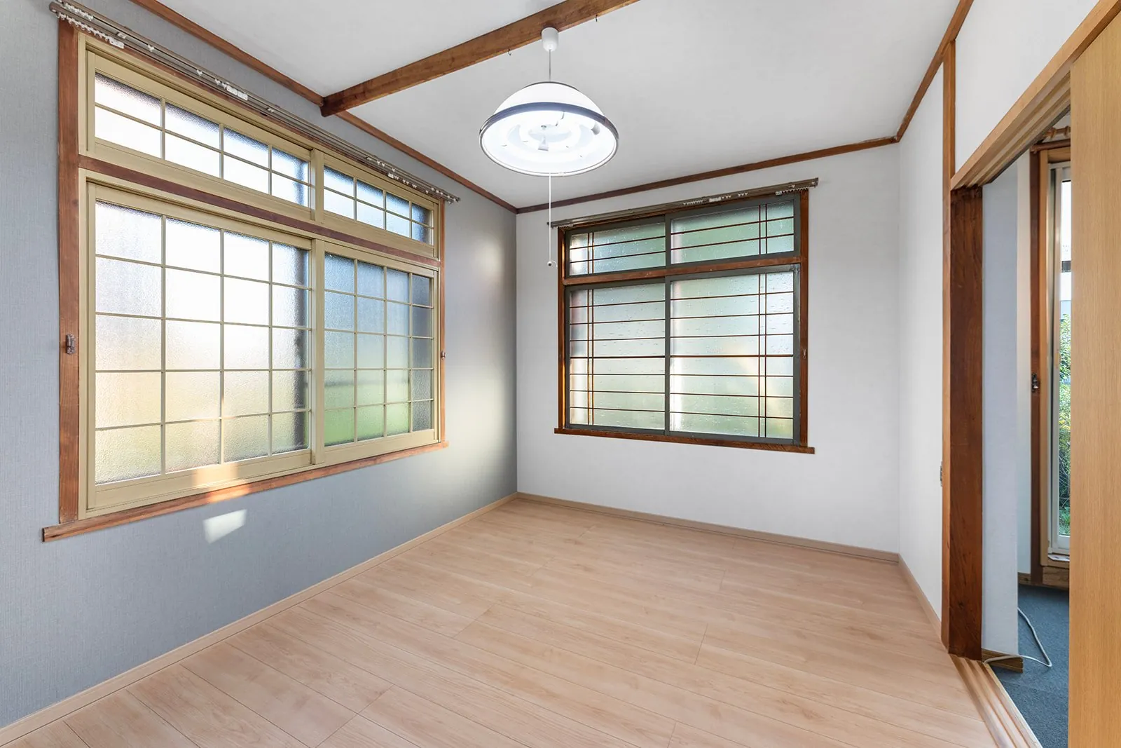 Kutchan House 2 bedroom before virtual staging