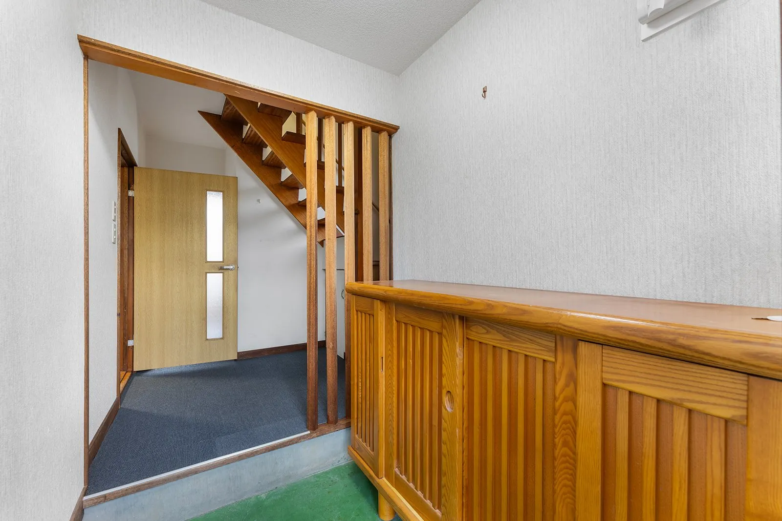 Entry and timber stairs at Kutchan House 2