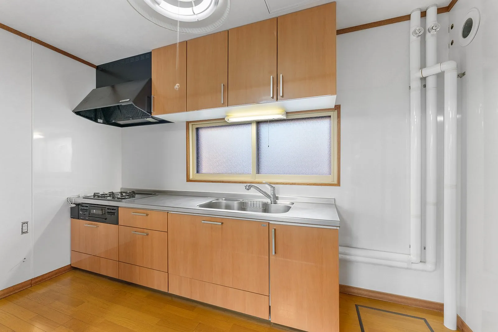 Kitchen and window at Kutchan House 2