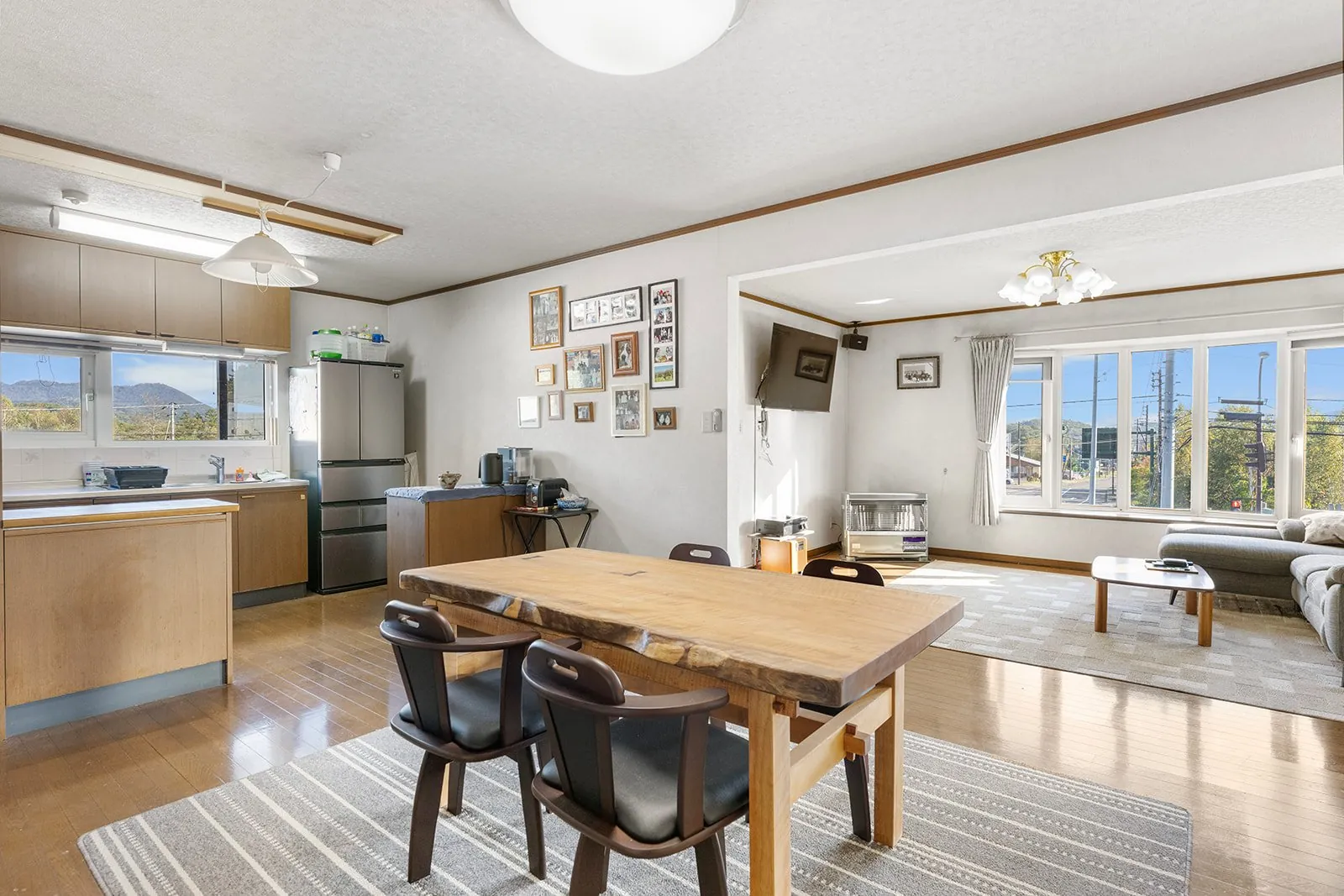 Dining and living space at Makkari House