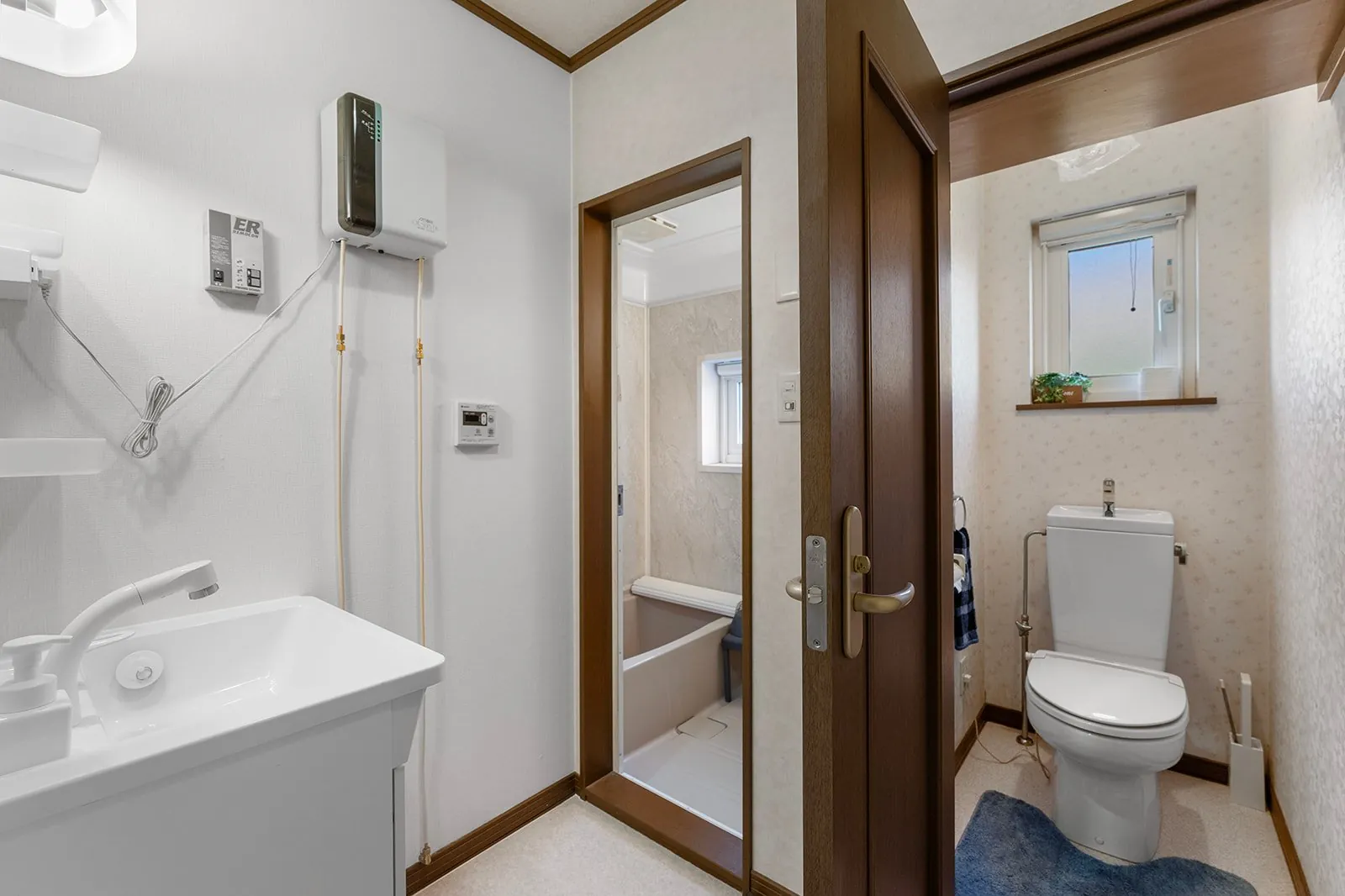 Washroom and toilet at Makkari House